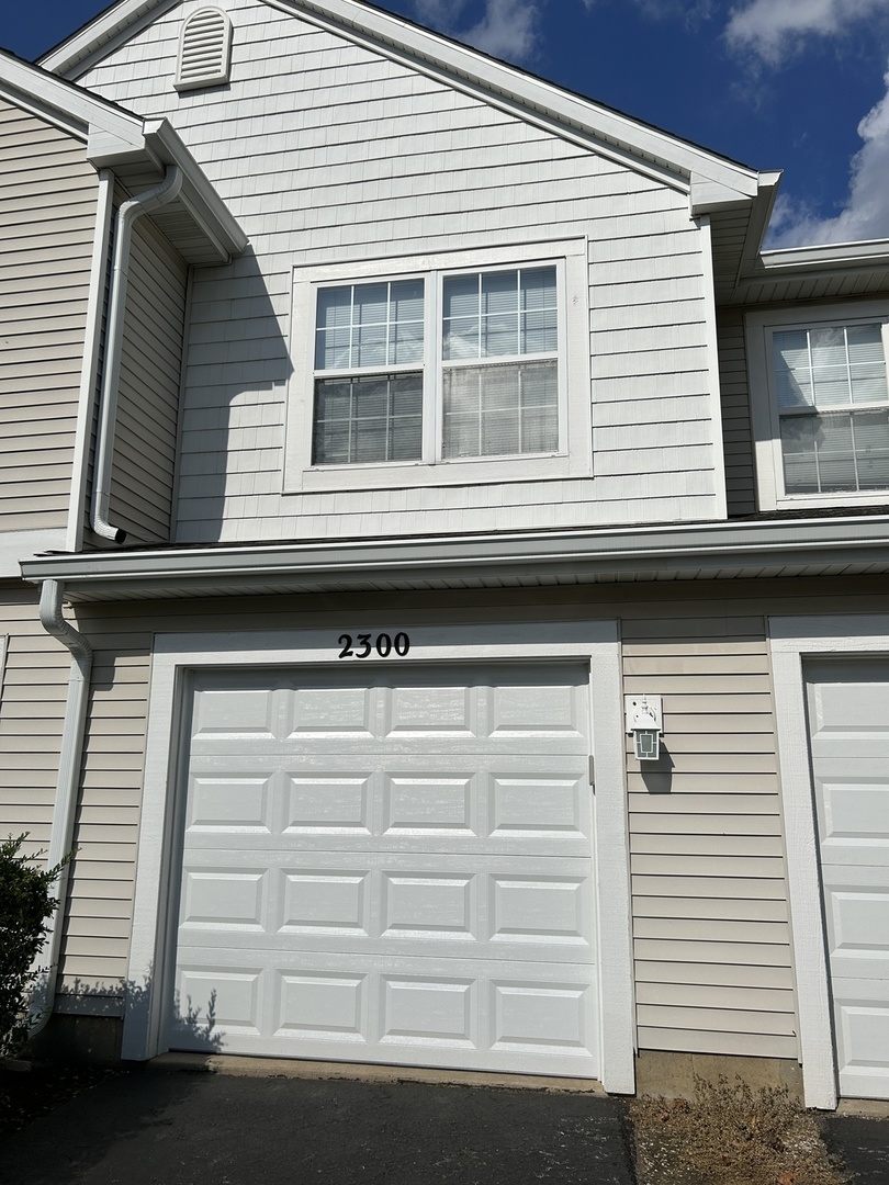 2300 Woodside Drive, Carpentersville, IL 60110