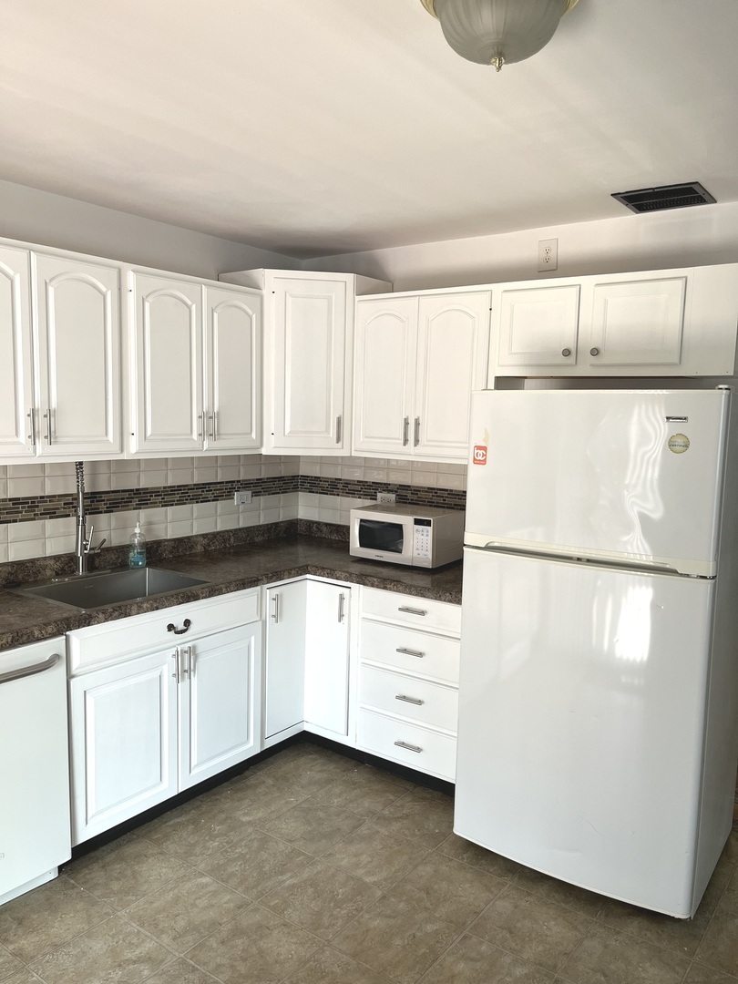 446 Montrose Drive, Romeoville, IL 60446