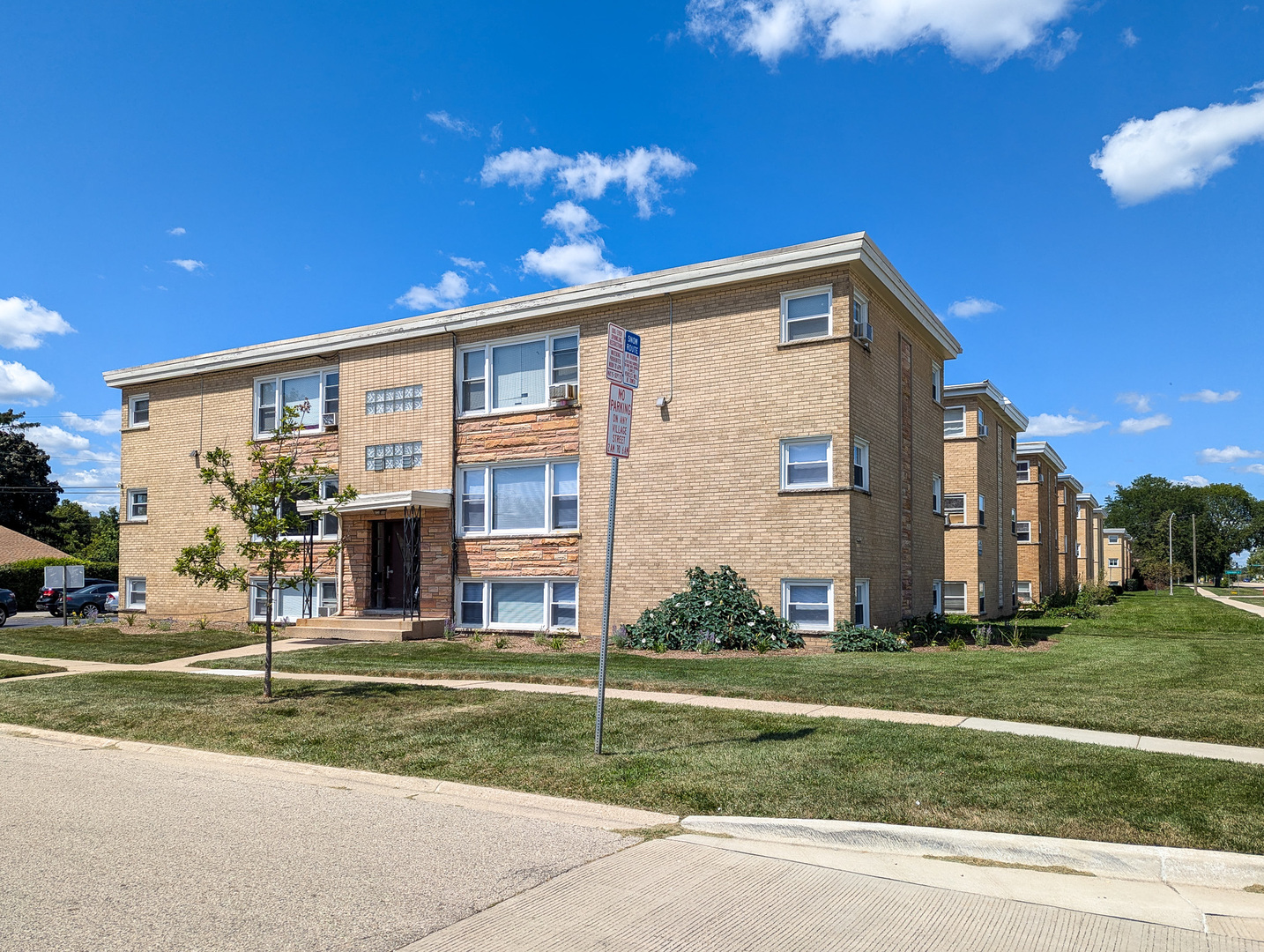 60 N Wolf Road #1W, Wheeling, IL 60090