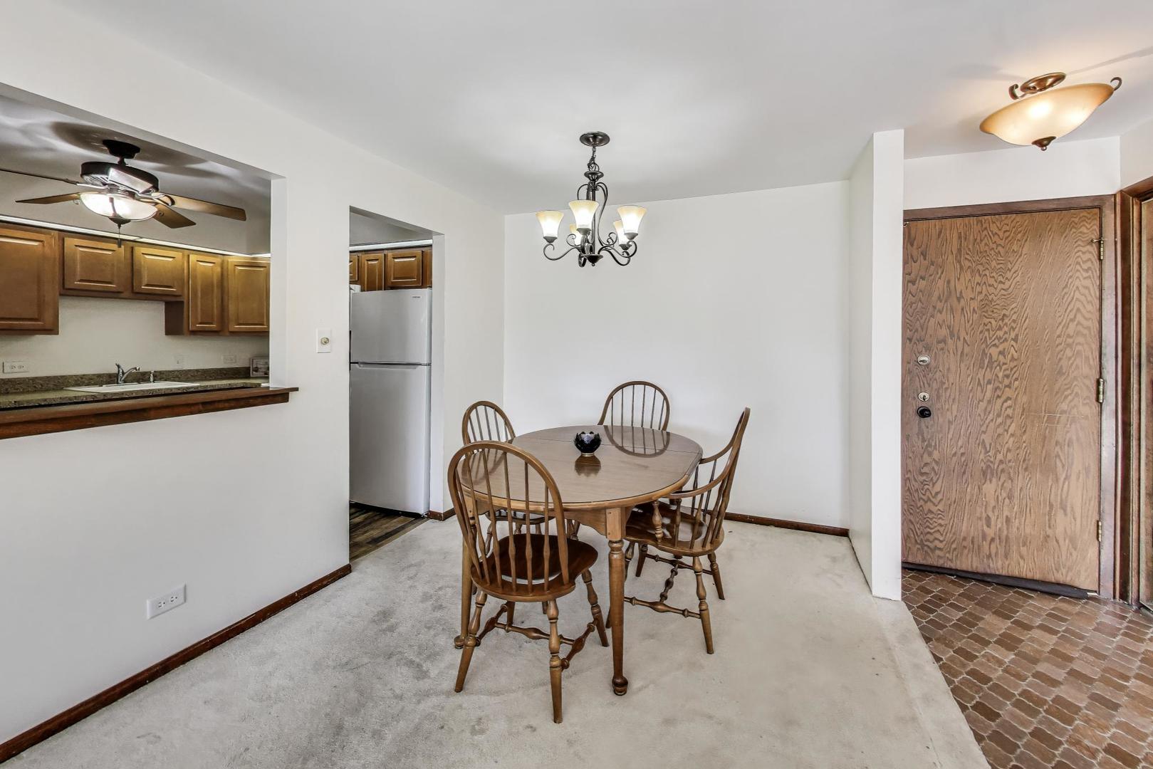5840 W 104th Street #209, Oak Lawn, IL 60453