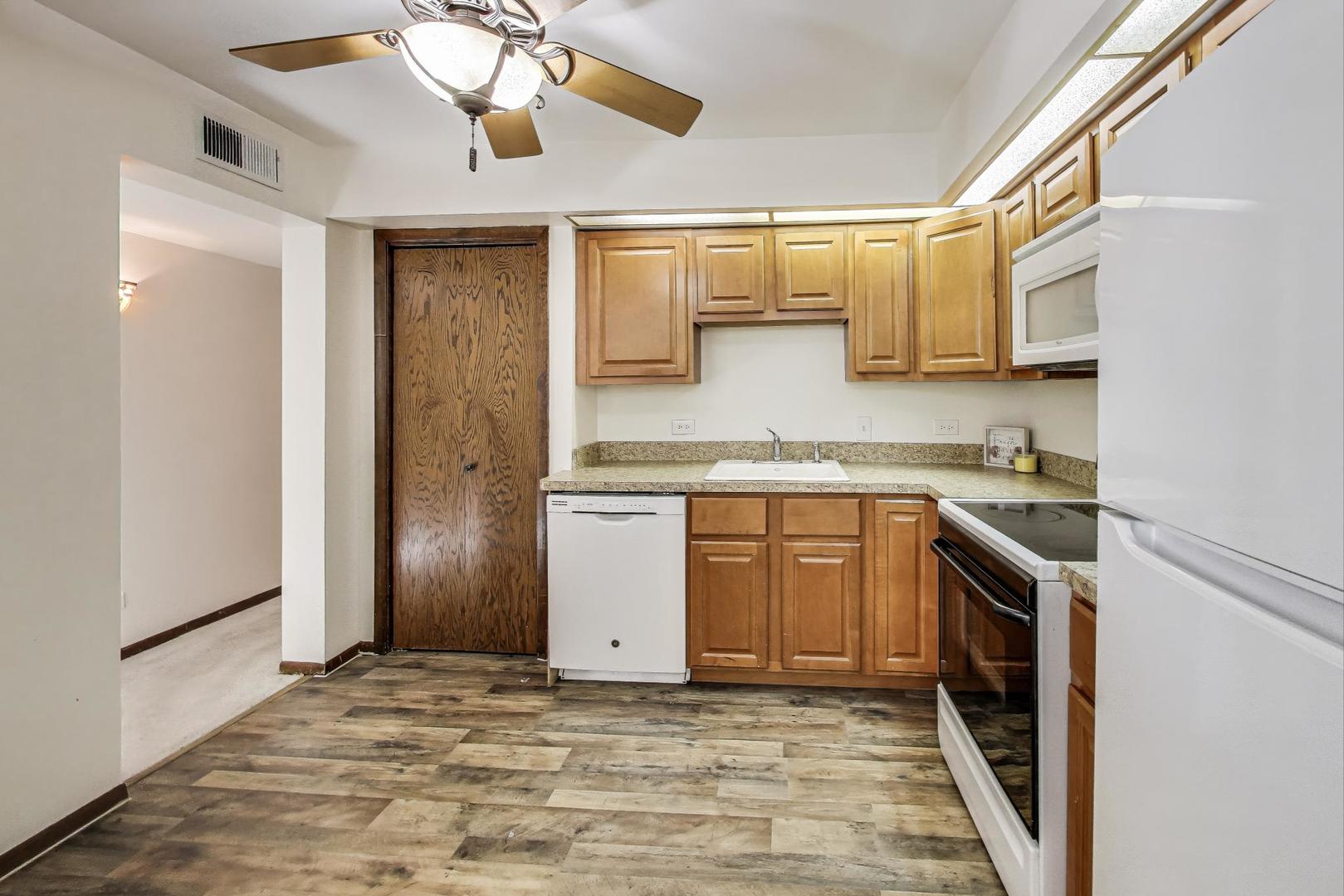 5840 W 104th Street #209, Oak Lawn, IL 60453