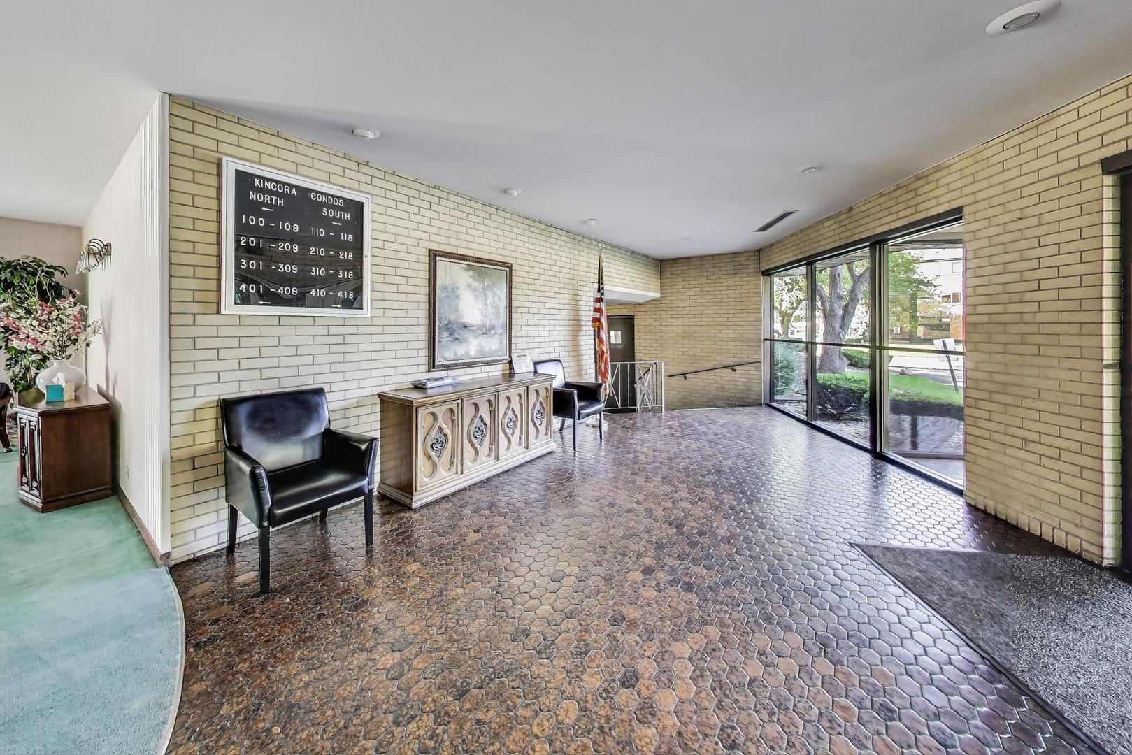 5840 W 104th Street #209, Oak Lawn, IL 60453