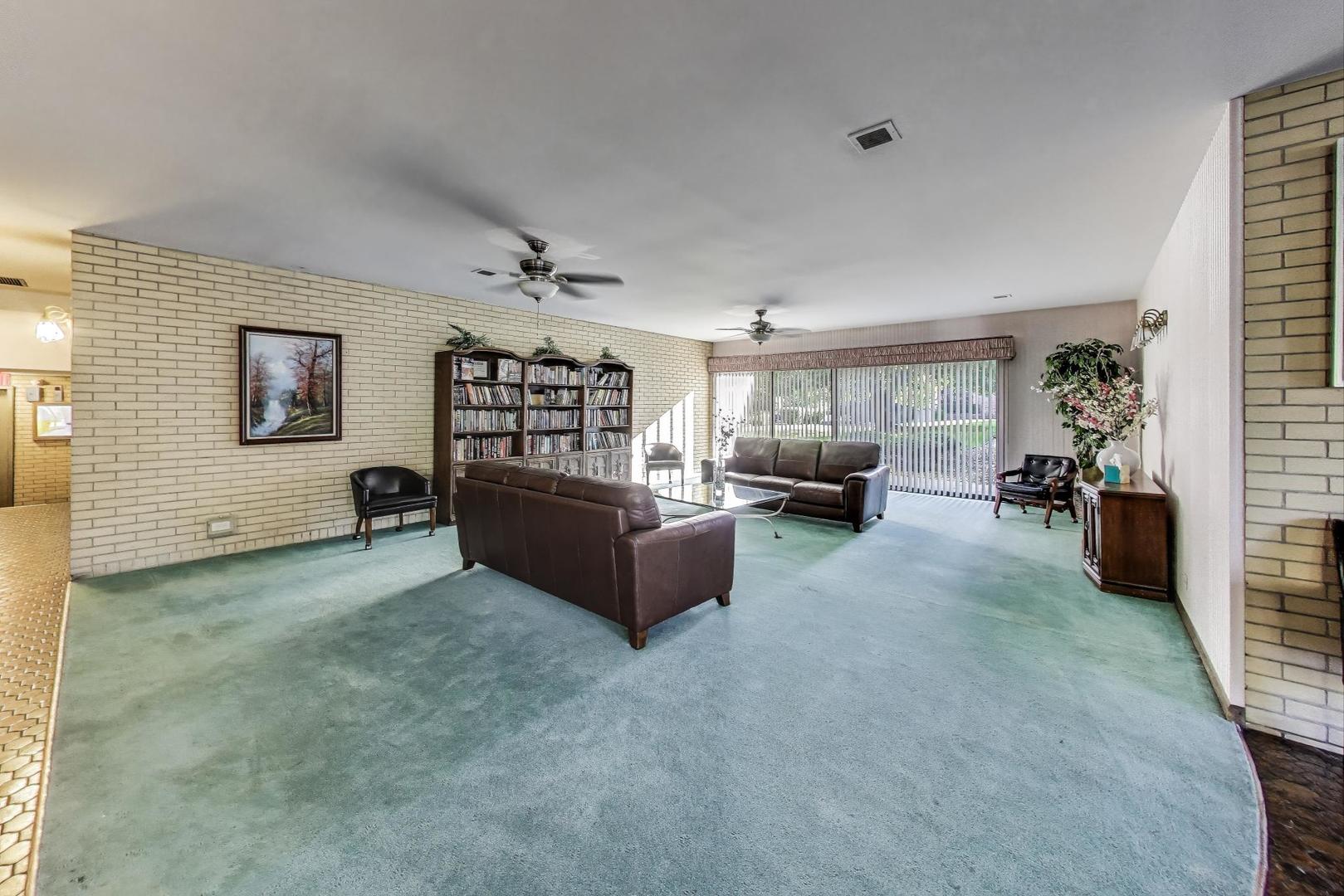 5840 W 104th Street #209, Oak Lawn, IL 60453