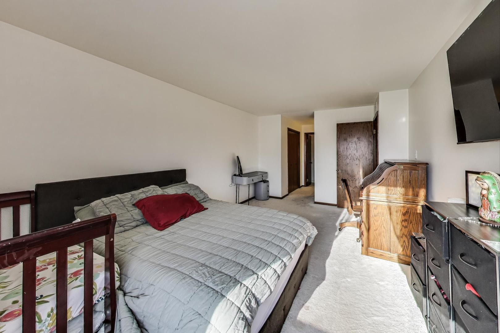 5840 W 104th Street #209, Oak Lawn, IL 60453