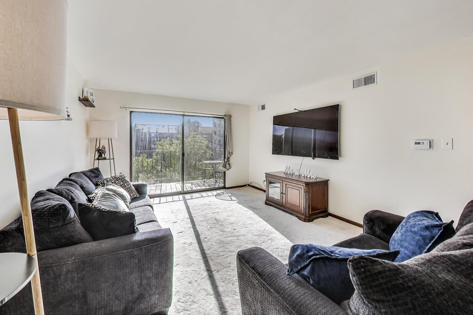 5840 W 104th Street #209, Oak Lawn, IL 60453