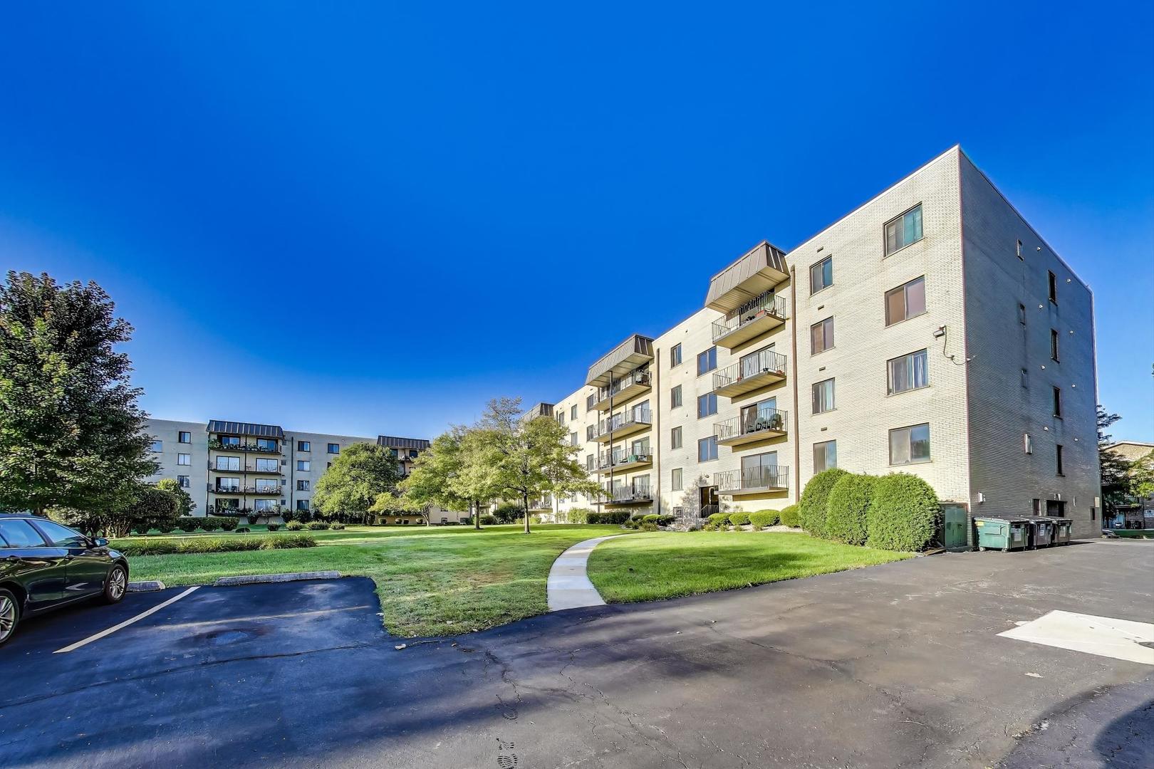 5840 W 104th Street #209, Oak Lawn, IL 60453