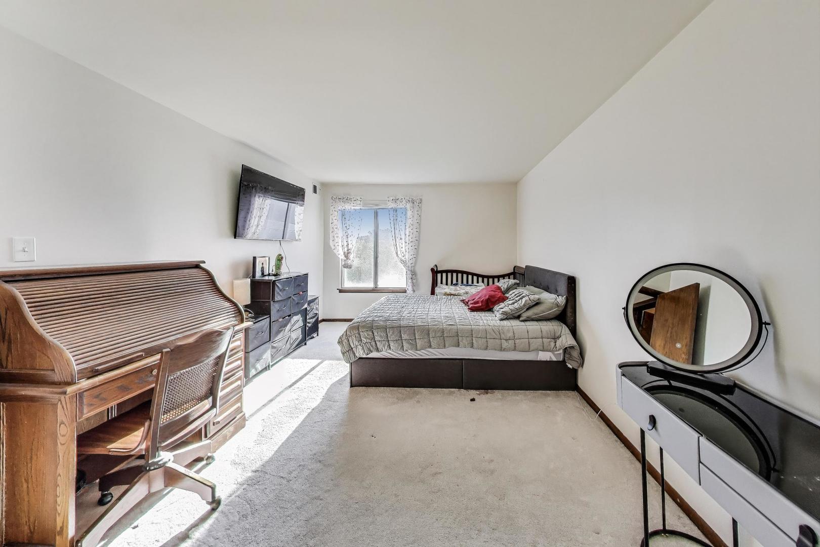 5840 W 104th Street #209, Oak Lawn, IL 60453