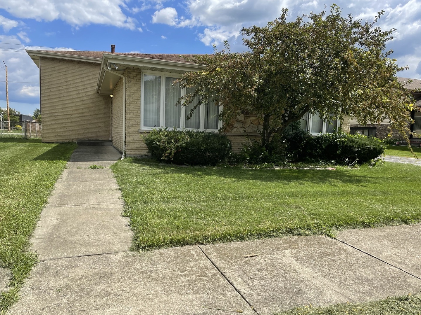 307 S Walnut Street, Glenwood, IL 60425