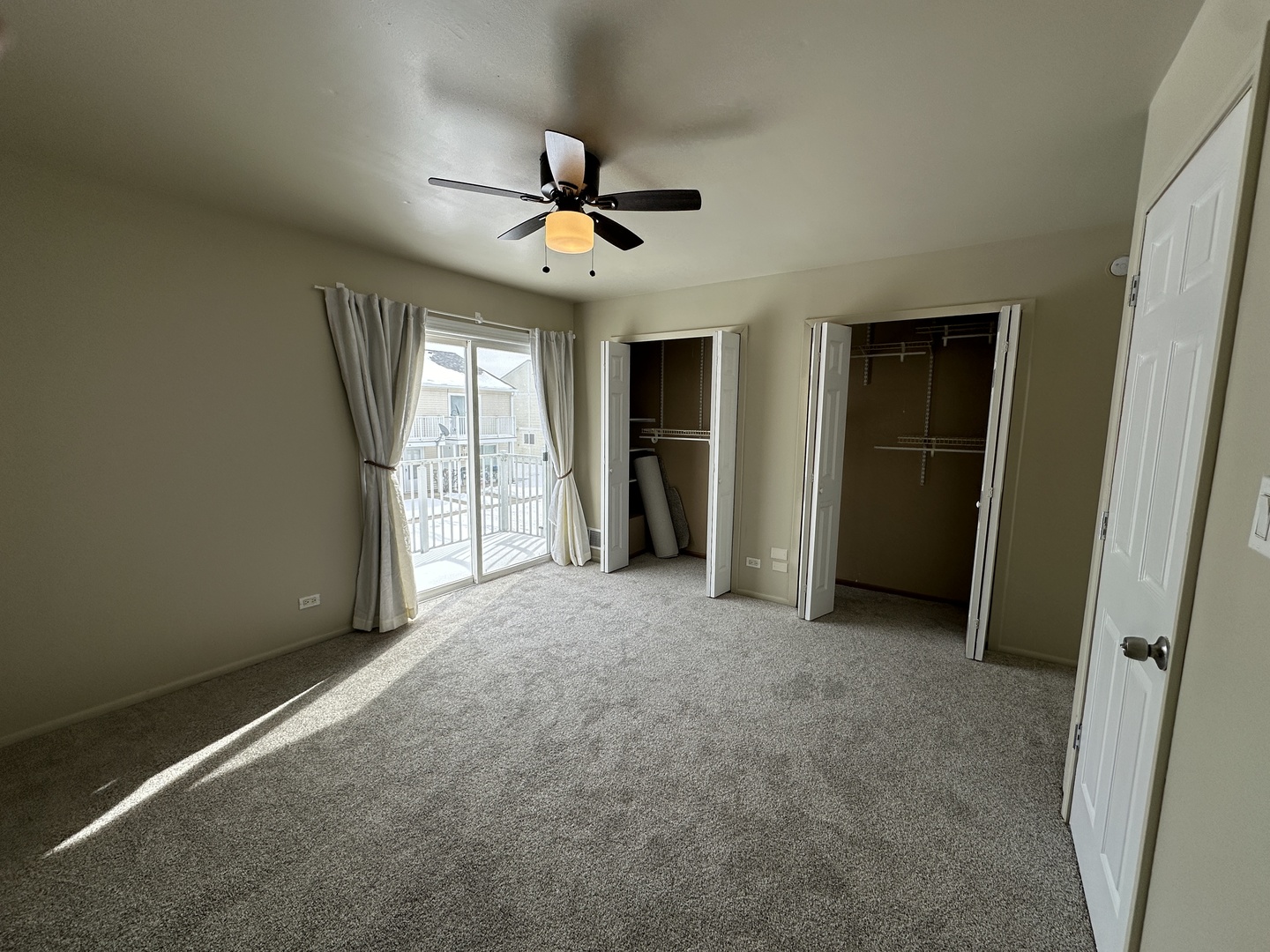 474 Meadow Green Lane #474, Round Lake Beach, IL 60073