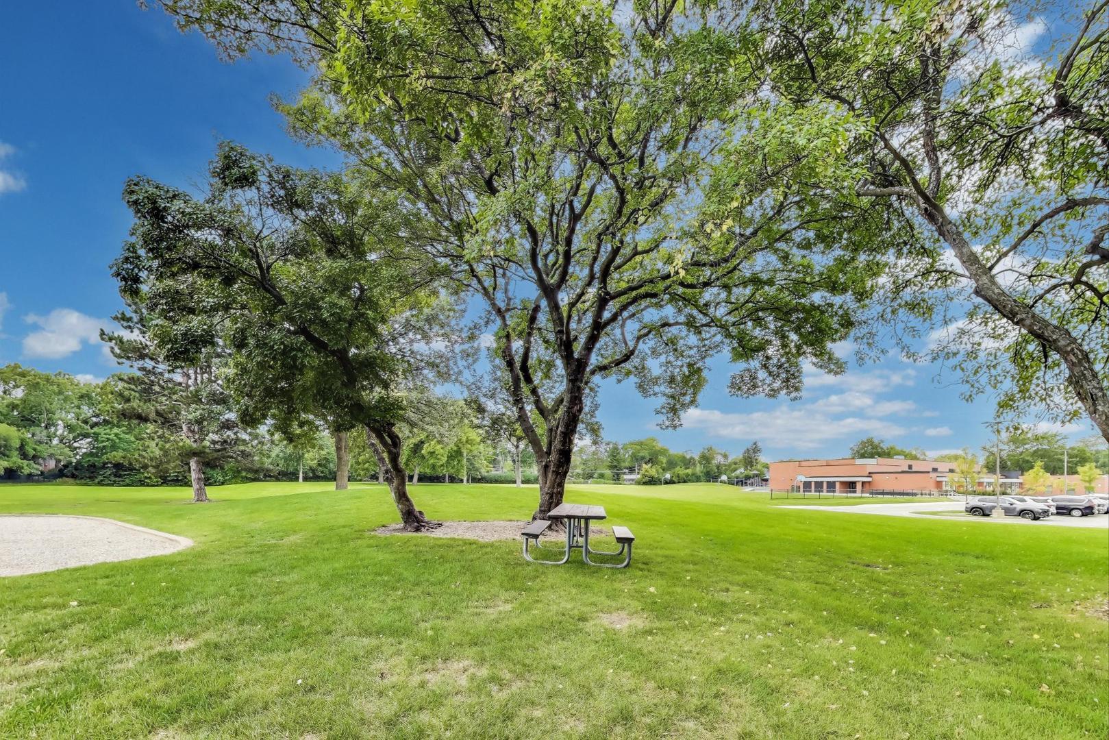 819 S Dryden Place, Arlington Heights, IL 60005