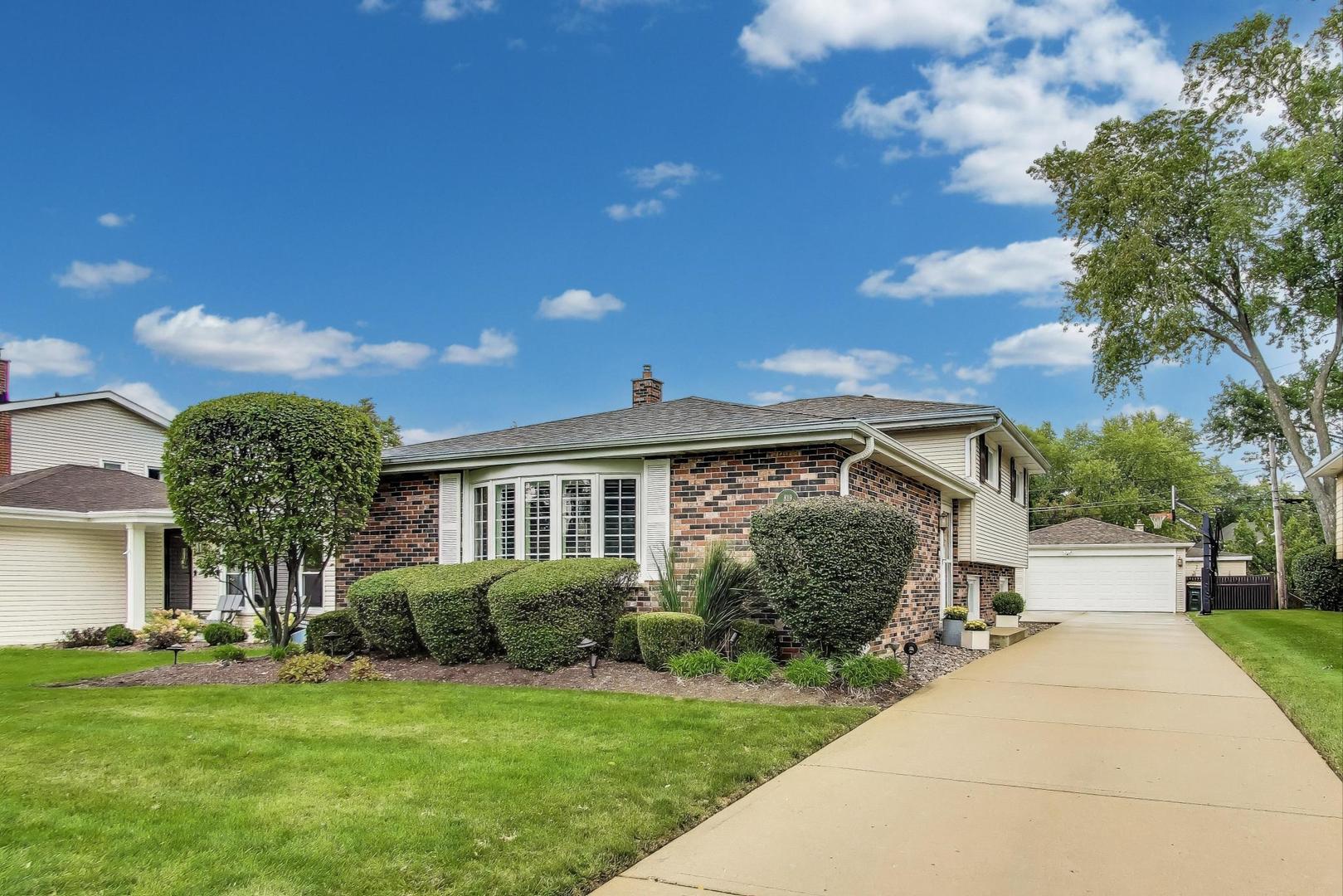 819 S Dryden Place, Arlington Heights, IL 60005