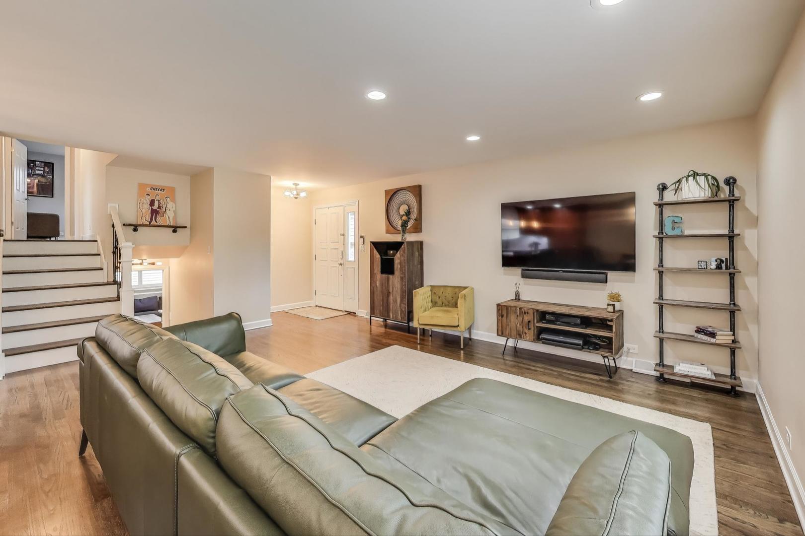 819 S Dryden Place, Arlington Heights, IL 60005