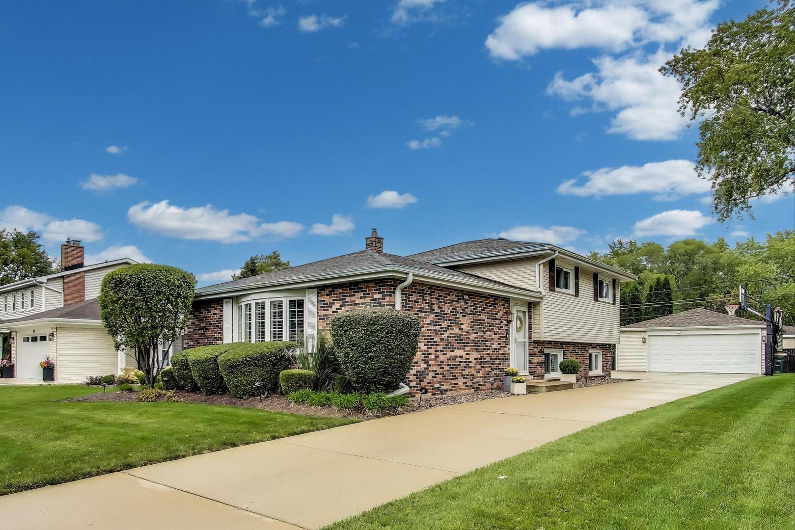 819 S Dryden Place, Arlington Heights, IL 60005