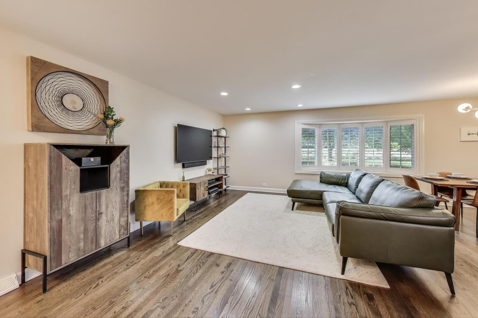 819 S Dryden Place, Arlington Heights, IL 60005