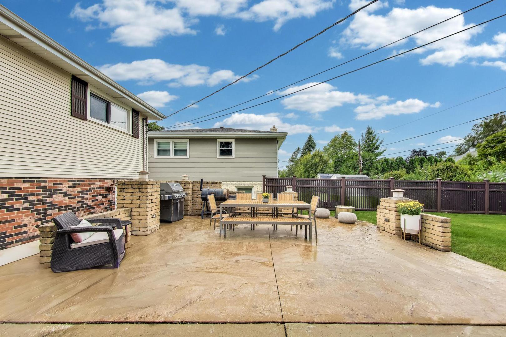 819 S Dryden Place, Arlington Heights, IL 60005