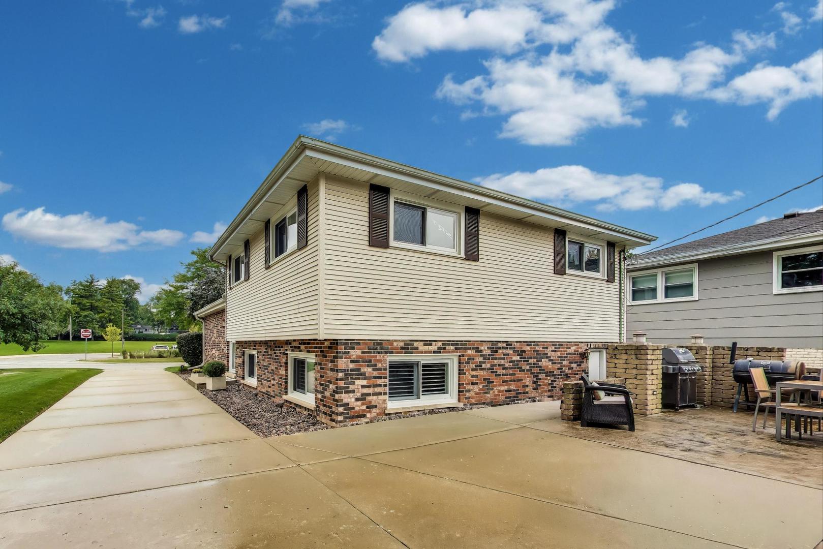 819 S Dryden Place, Arlington Heights, IL 60005