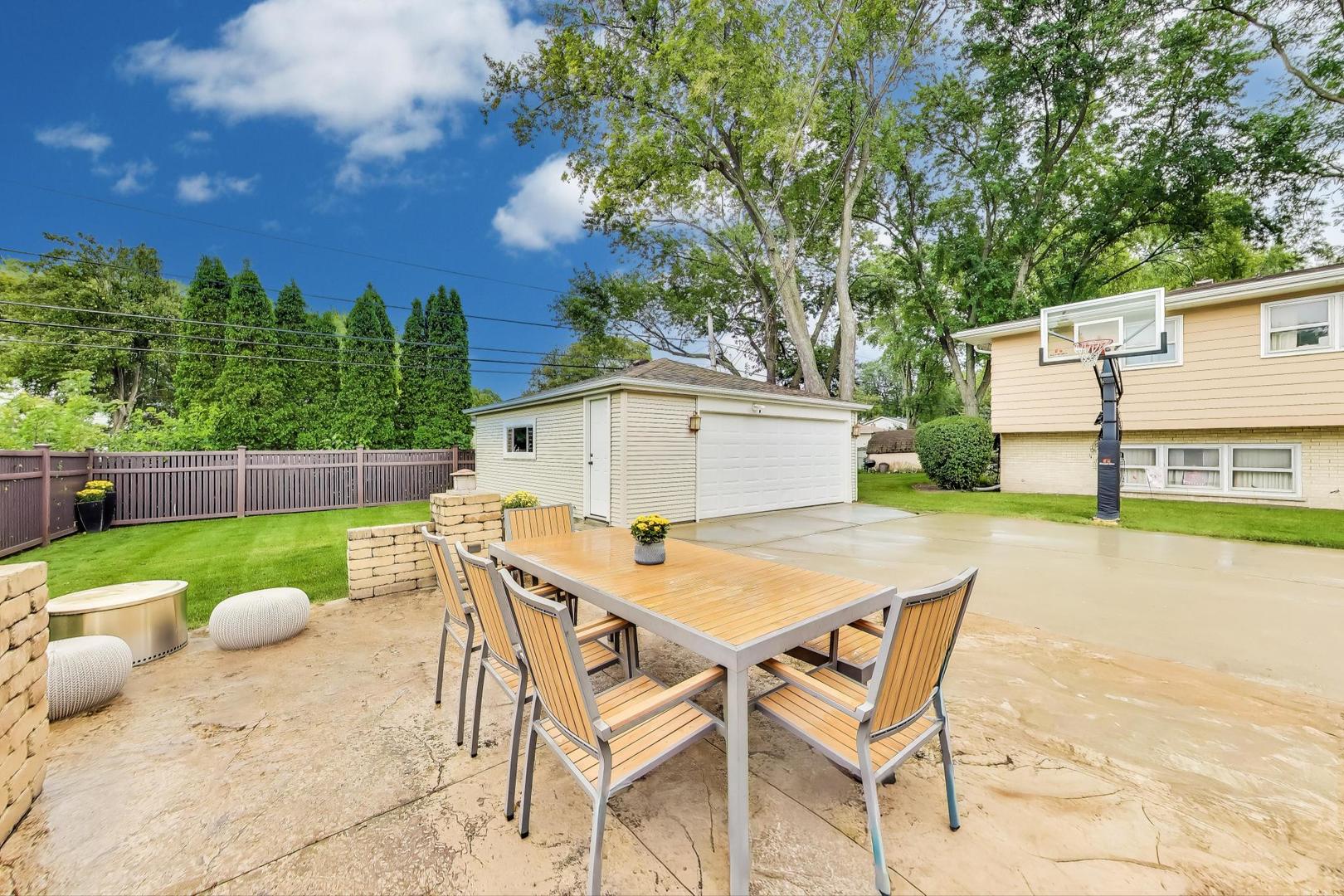819 S Dryden Place, Arlington Heights, IL 60005
