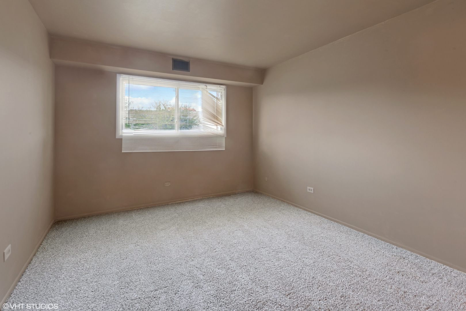 2301 BEAU MONDE Boulevard #106, Lisle, IL 60532