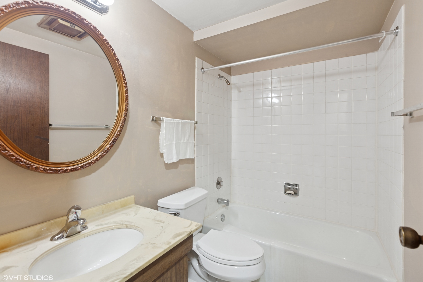 2301 BEAU MONDE Boulevard #106, Lisle, IL 60532