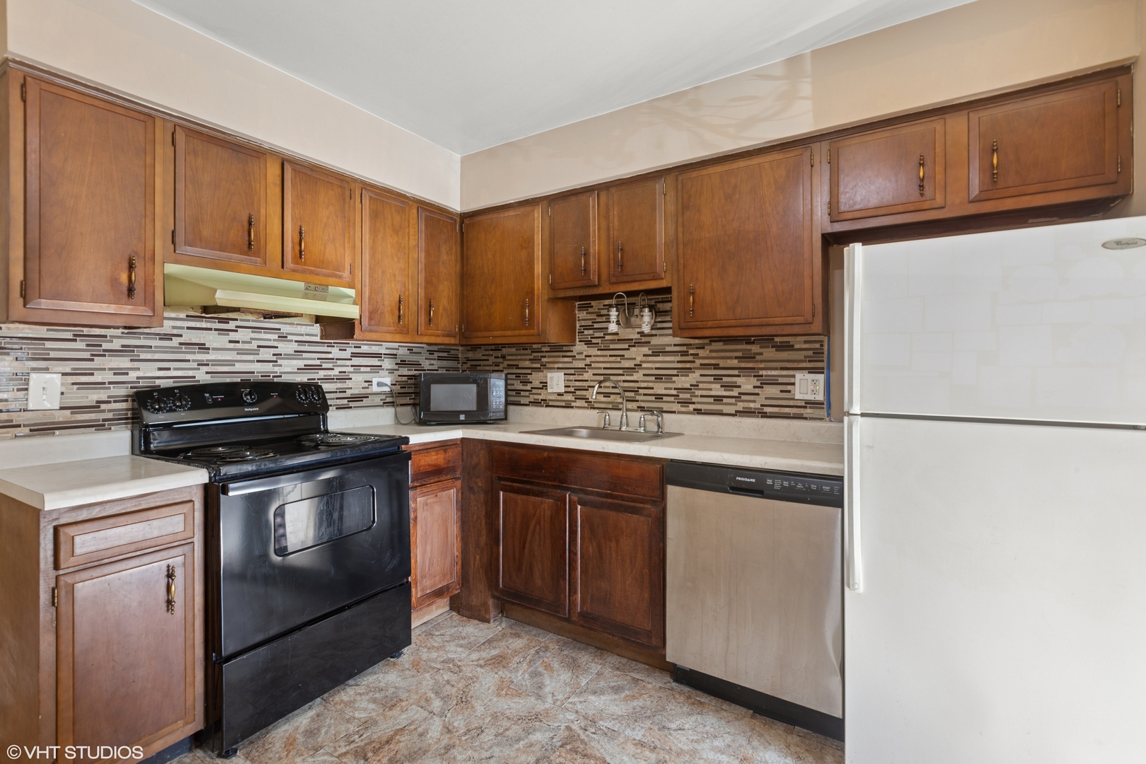 2301 BEAU MONDE Boulevard #106, Lisle, IL 60532