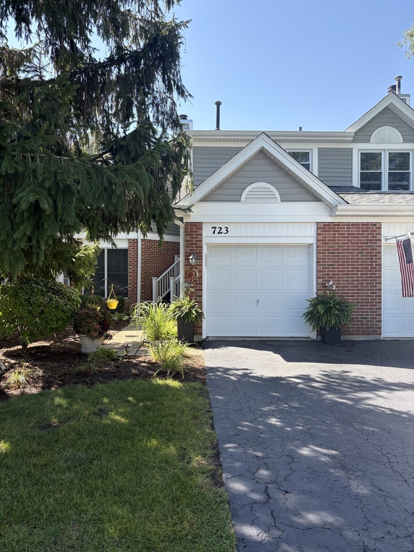 723 Daybreak Lane #723, Carol Stream, IL 60188