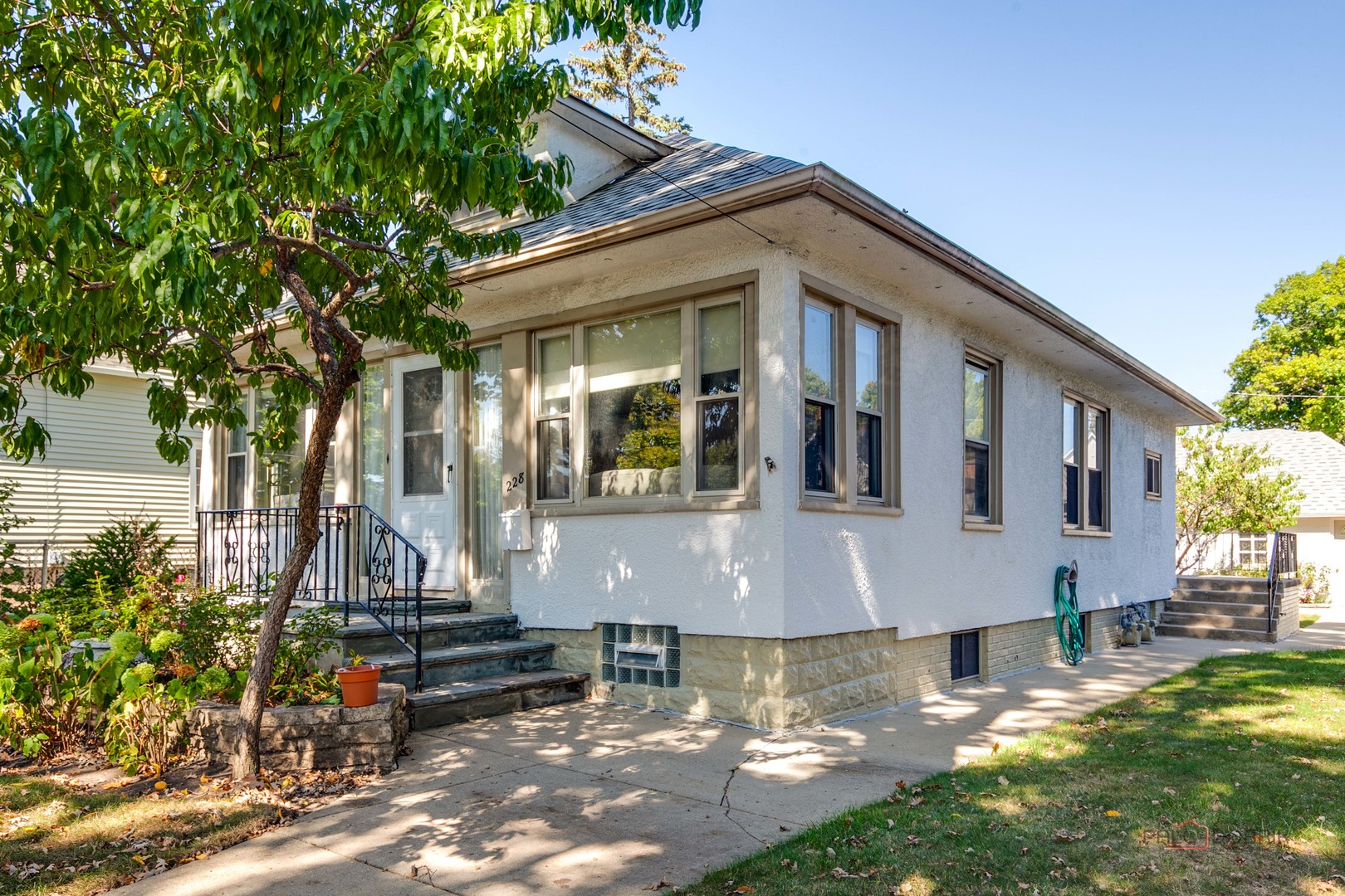 228 Llewellyn Avenue, Highwood, IL 60040