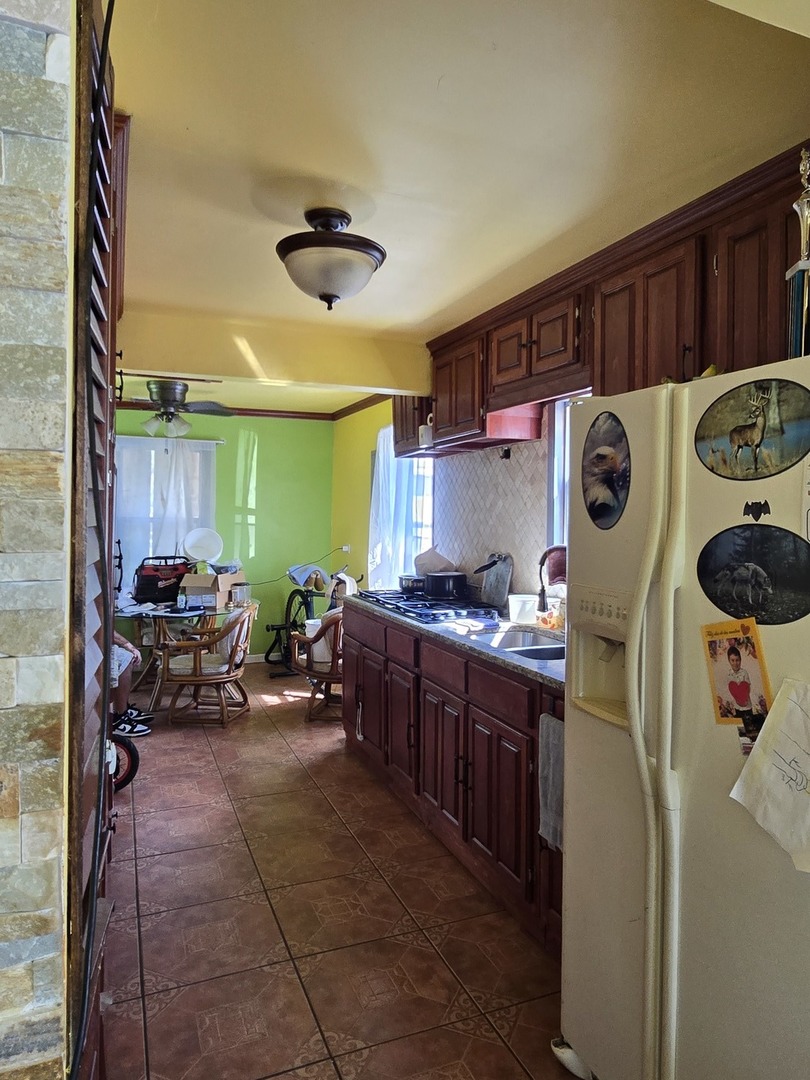 43 N Orchard Avenue, Waukegan, IL 60085
