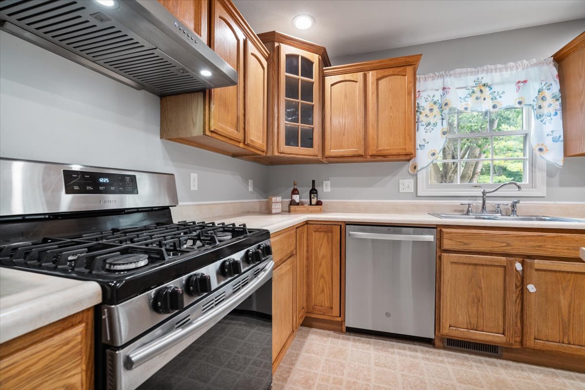 23 Breckenwood Court, Bloomington, IL 61704