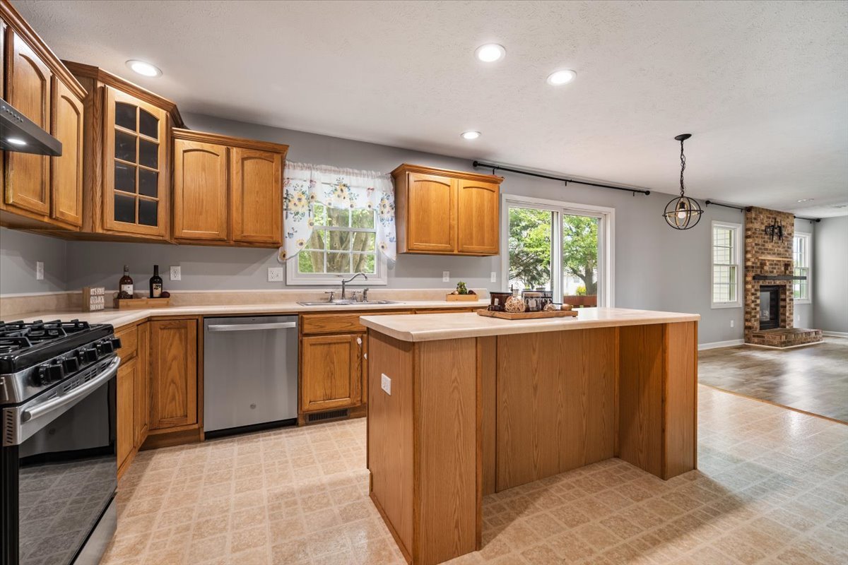 23 Breckenwood Court, Bloomington, IL 61704