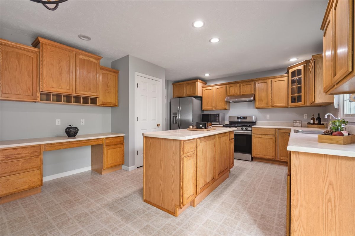 23 Breckenwood Court, Bloomington, IL 61704