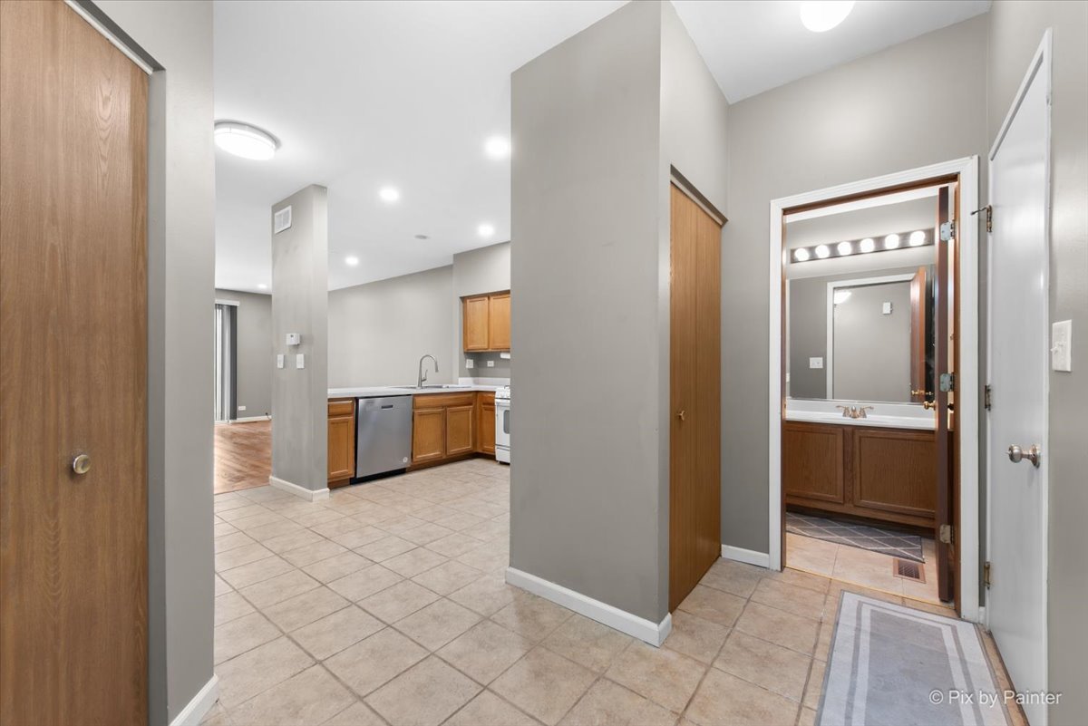 2813 Odlum Drive, Schaumburg, IL 60194
