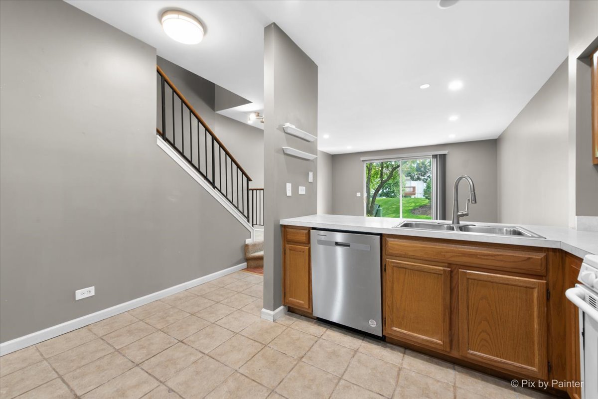 2813 Odlum Drive, Schaumburg, IL 60194