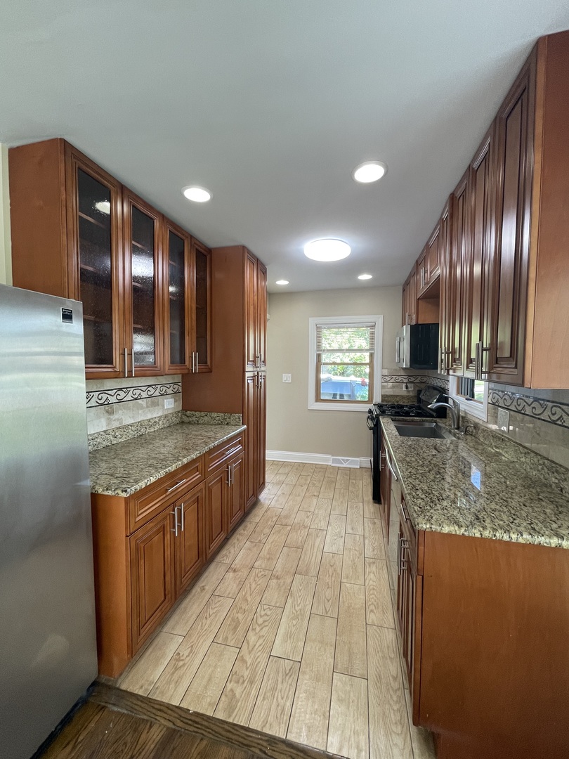 1006 E 15th Street, Lombard, IL 60148