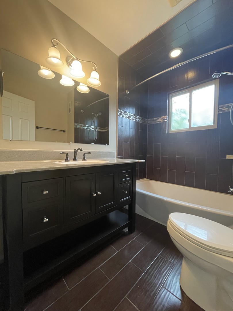 1006 E 15th Street, Lombard, IL 60148