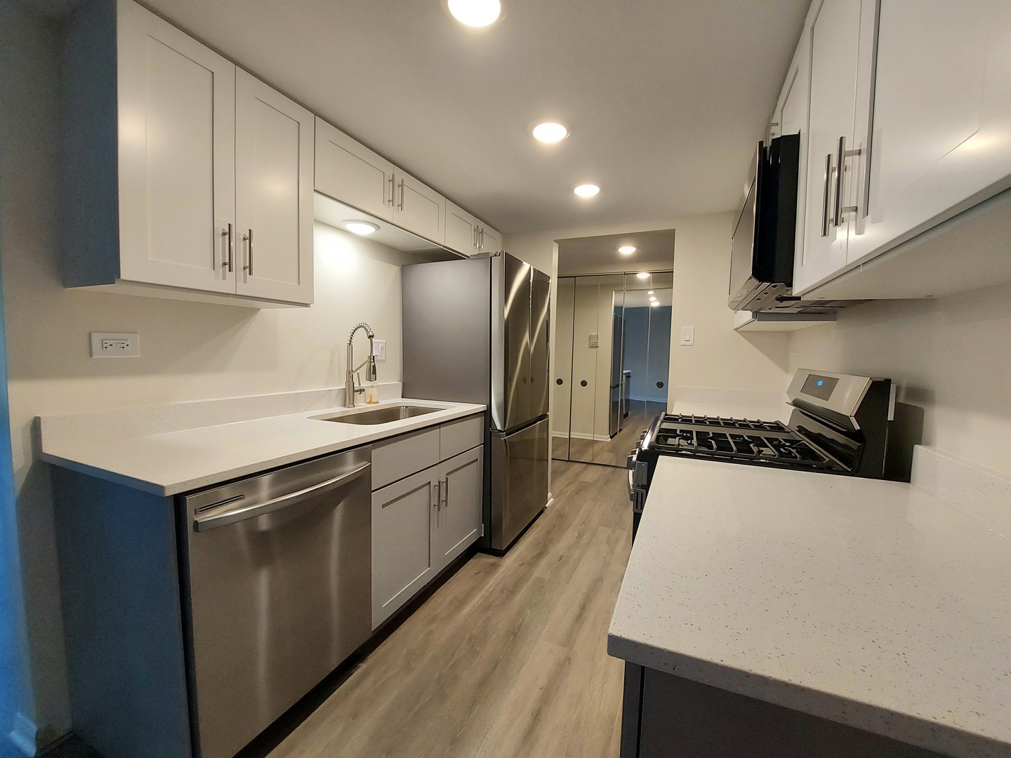 8100 Woodglen Lane #204, Downers Grove, IL 60516