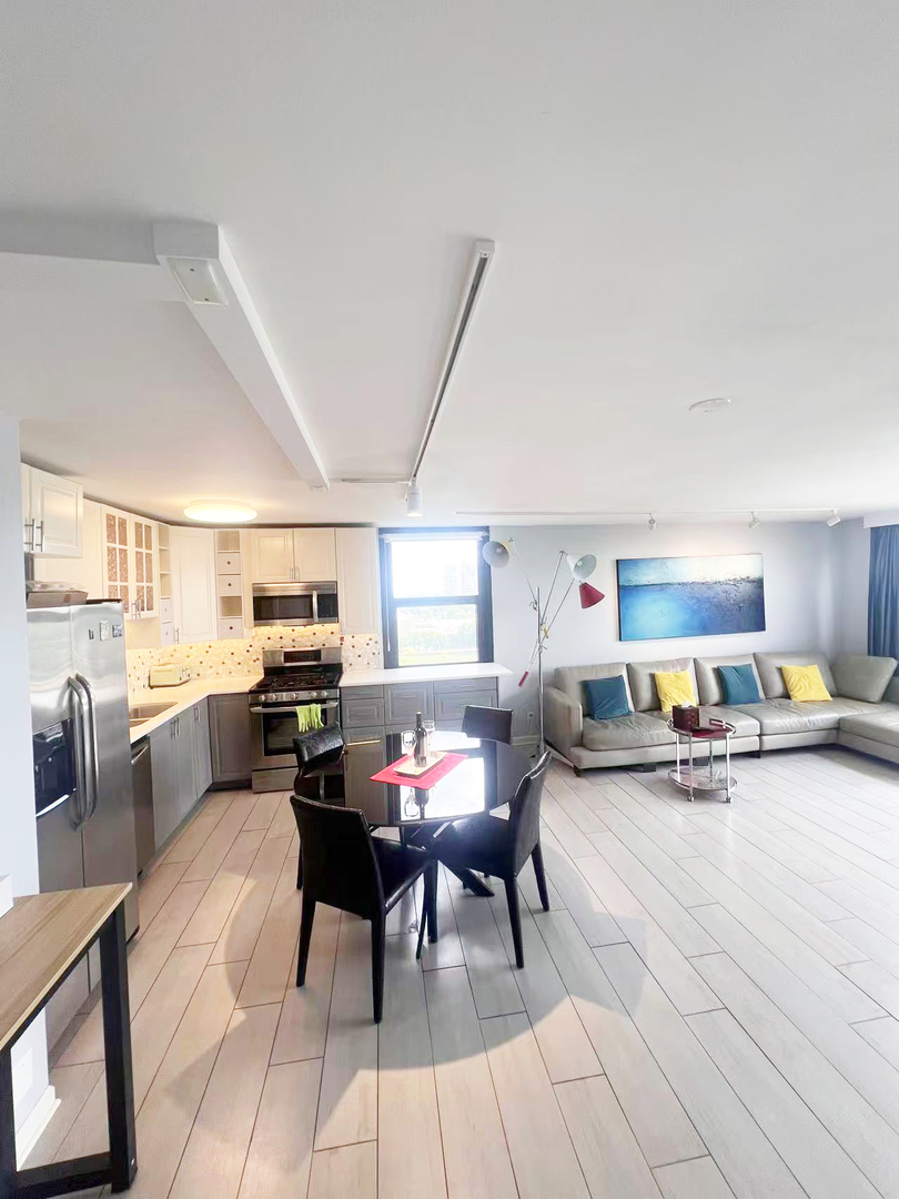 3001 S Michigan Avenue #902, Chicago, IL 60616