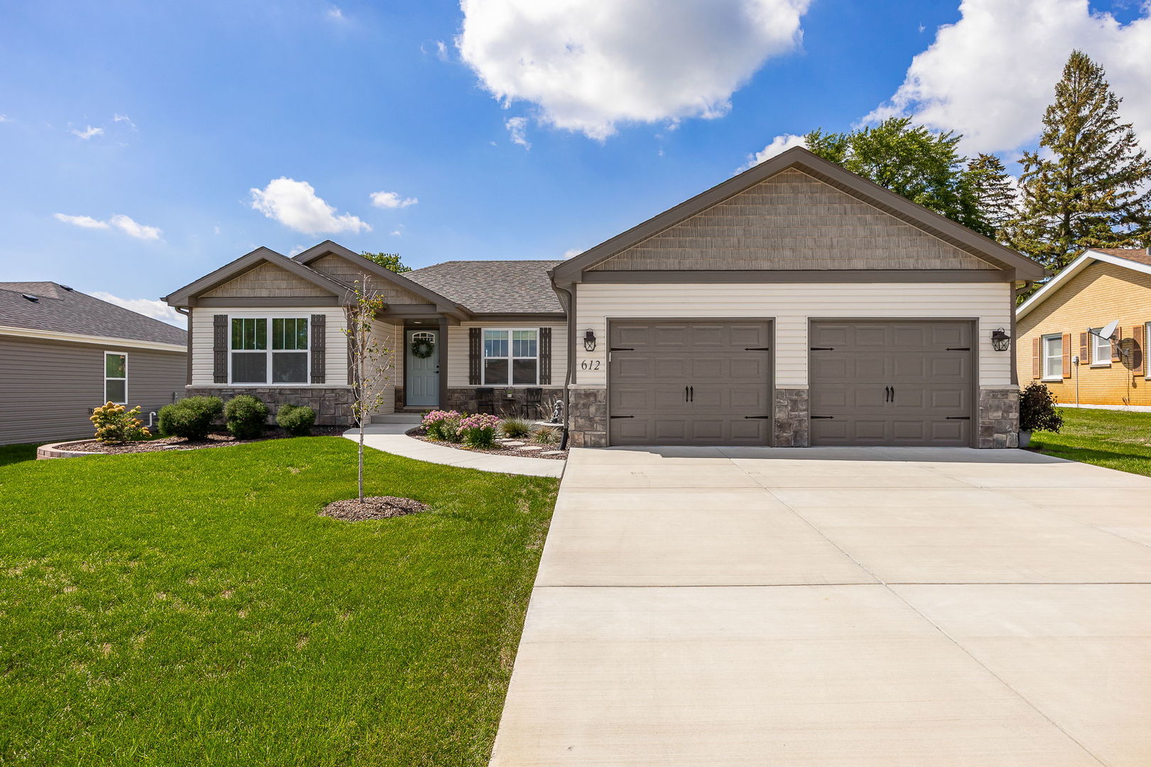 612 S Rathje Road, Peotone, IL 60468