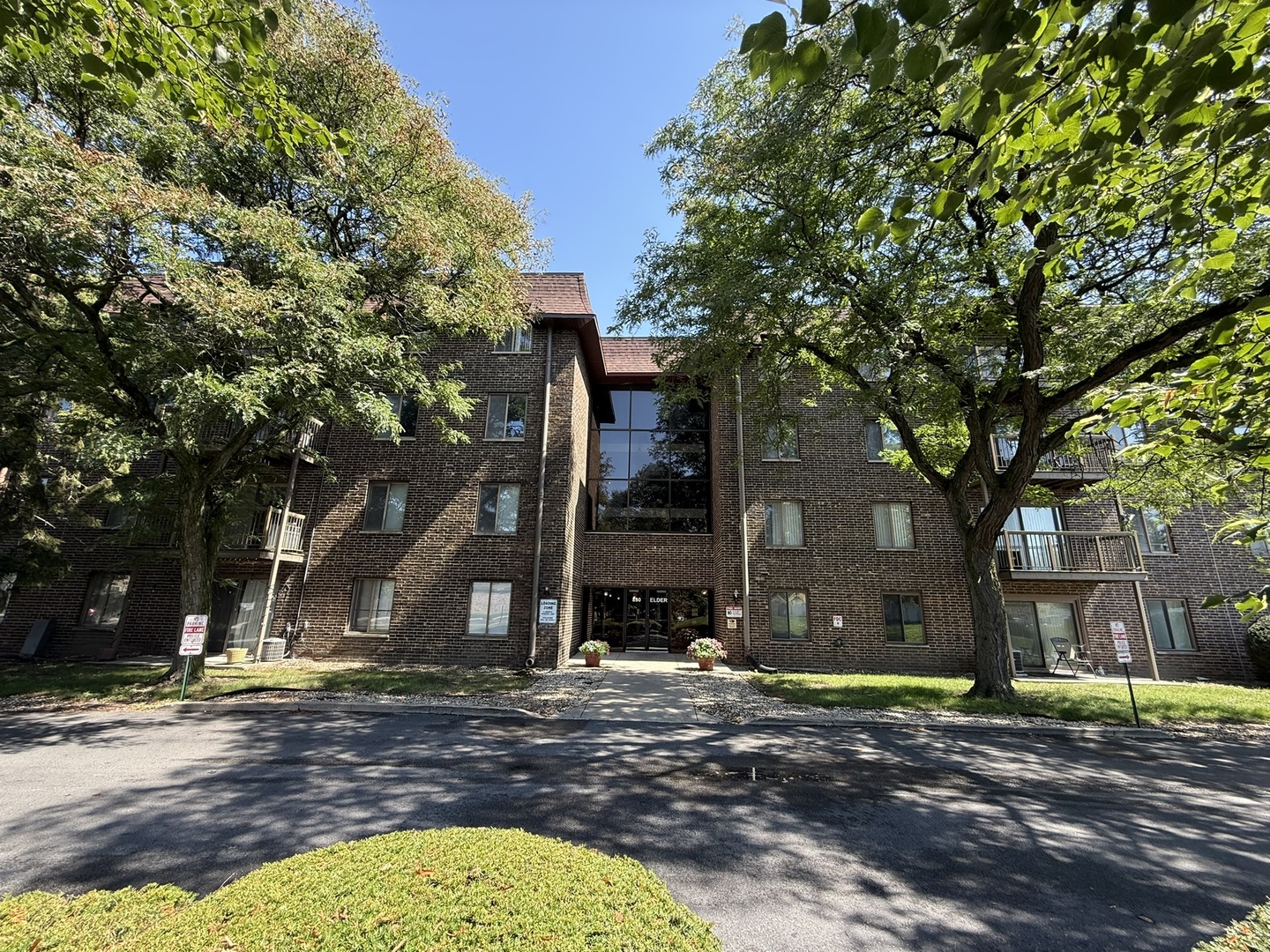 830 Elder Road #111, Homewood, IL 60430