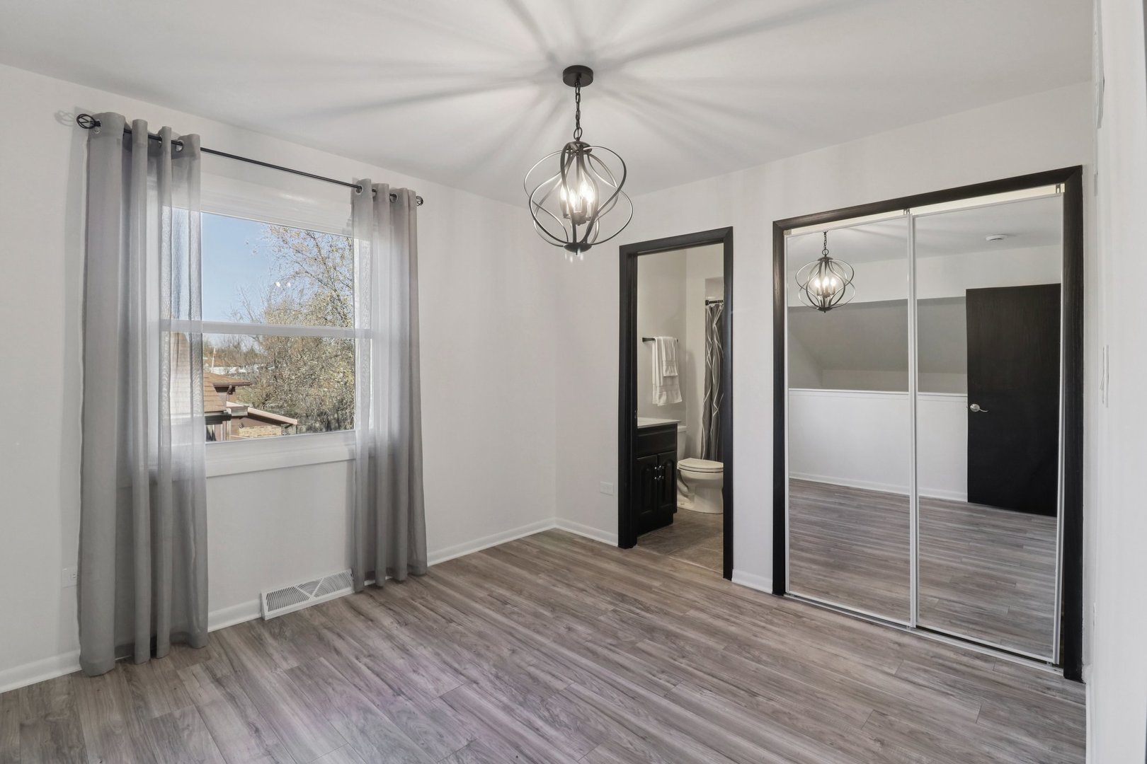 17005 Thackery Street, Oak Forest, IL 60452