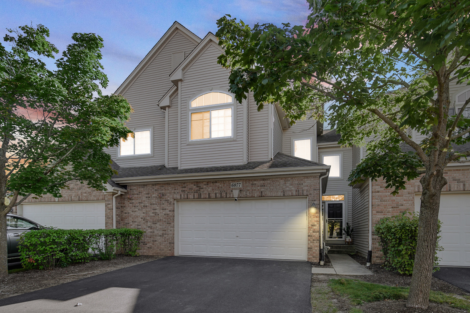 6077 Delaney Drive #20-2, Hoffman Estates, IL 60192