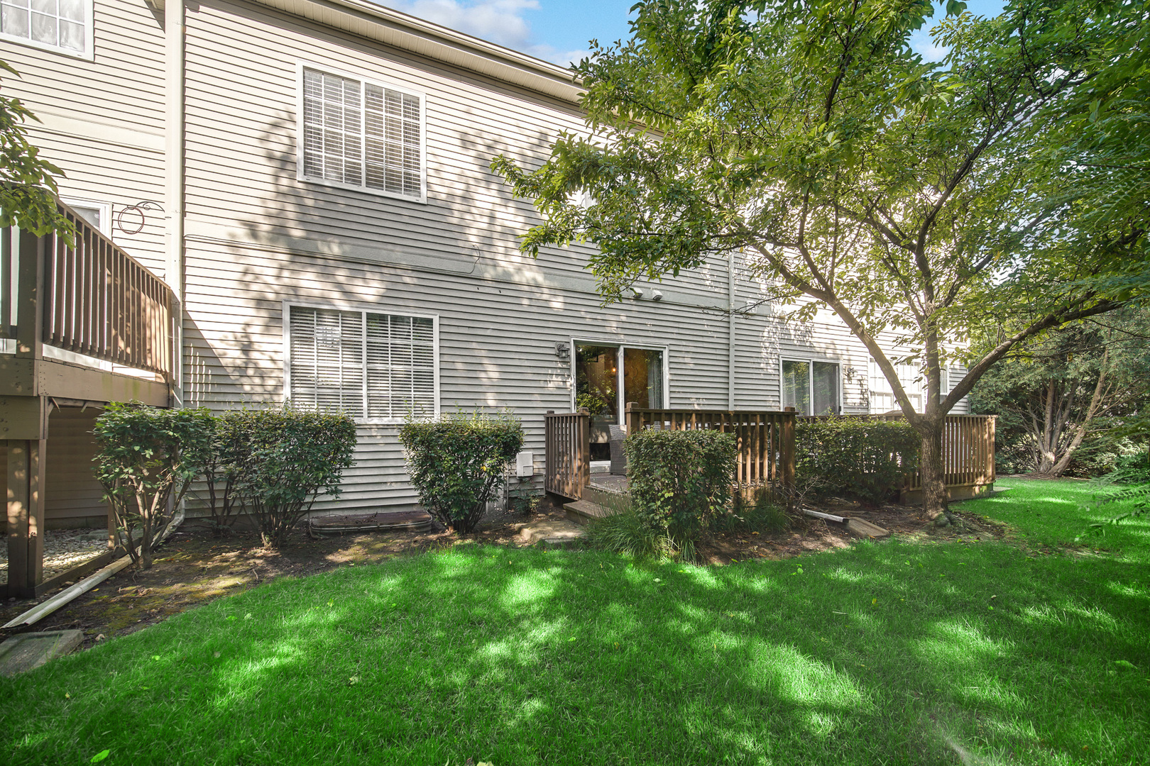6077 Delaney Drive #20-2, Hoffman Estates, IL 60192