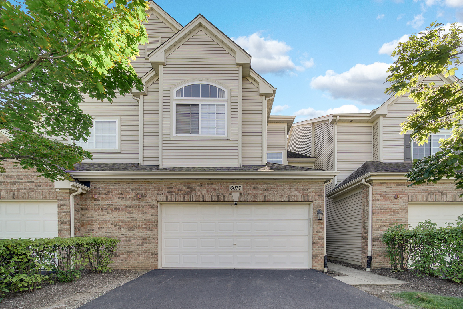 6077 Delaney Drive #20-2, Hoffman Estates, IL 60192