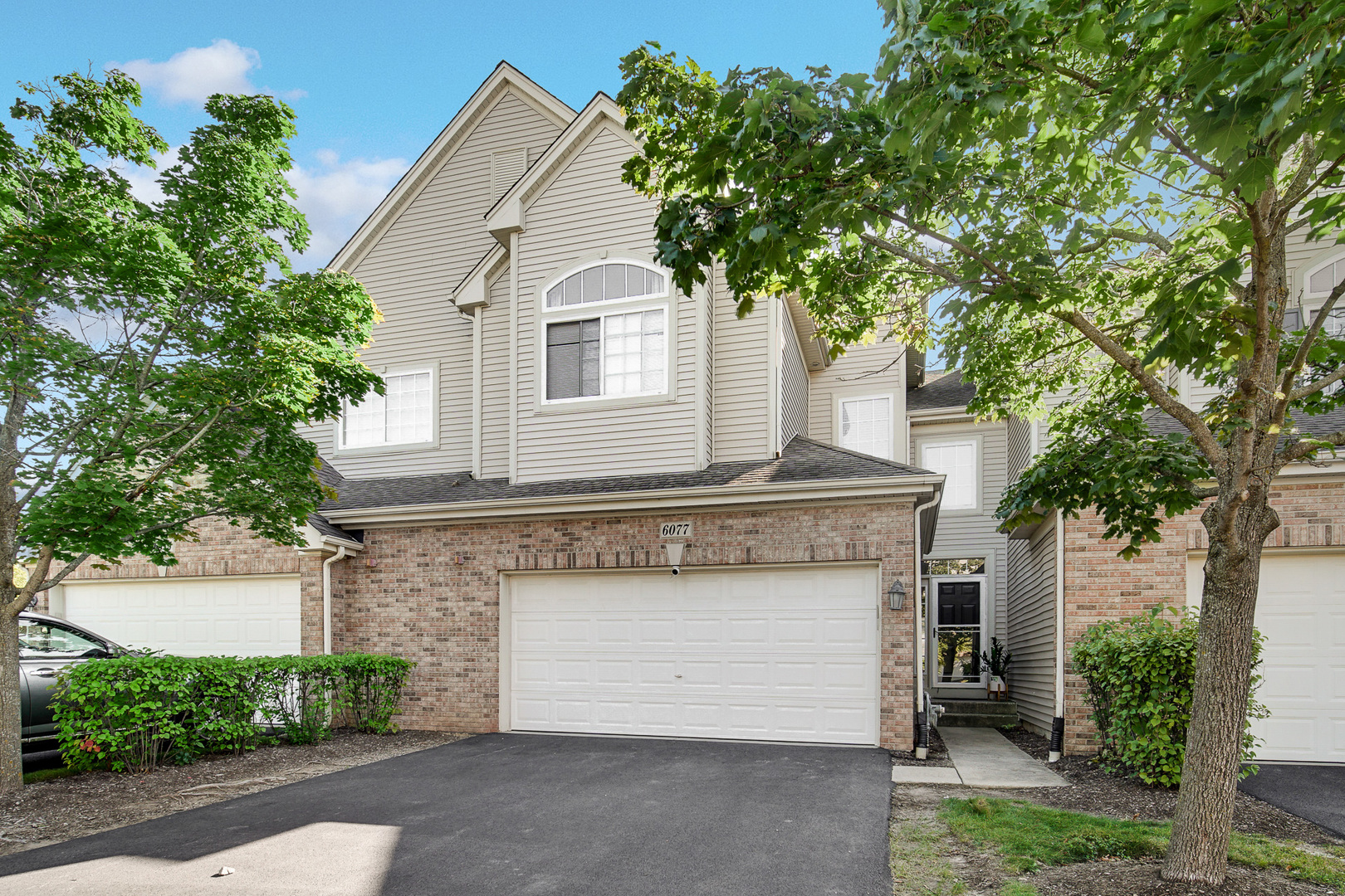6077 Delaney Drive #20-2, Hoffman Estates, IL 60192