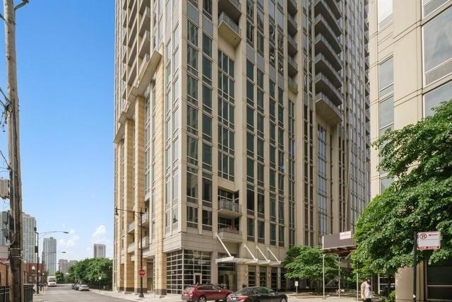 700 N LARRABEE Street #1111, Chicago, IL 60654