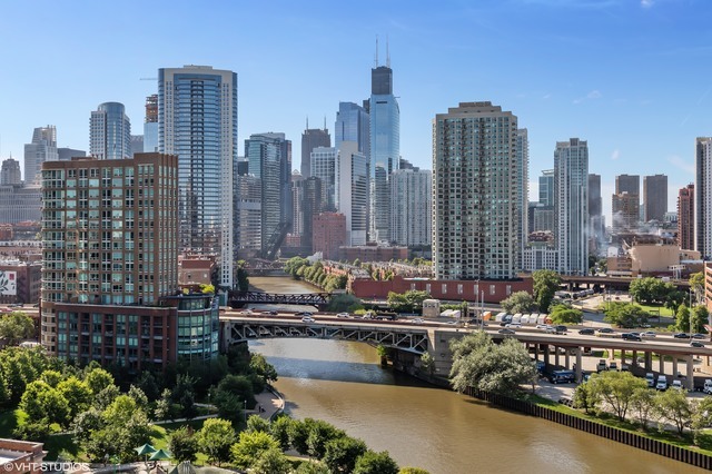 700 N LARRABEE Street #1111, Chicago, IL 60654
