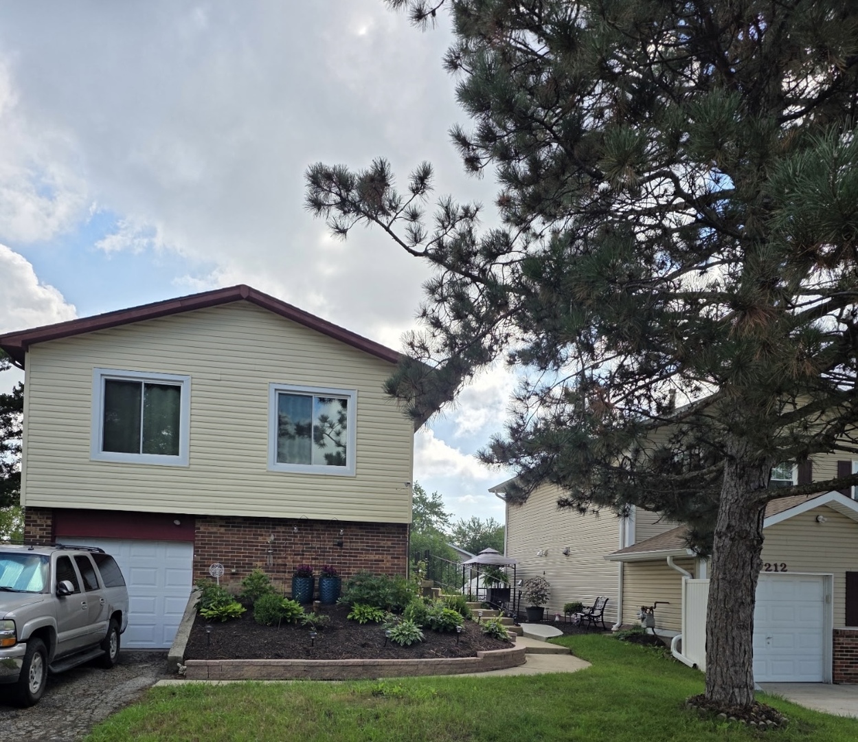 210 Mill Stream Drive, Bolingbrook, IL 60440