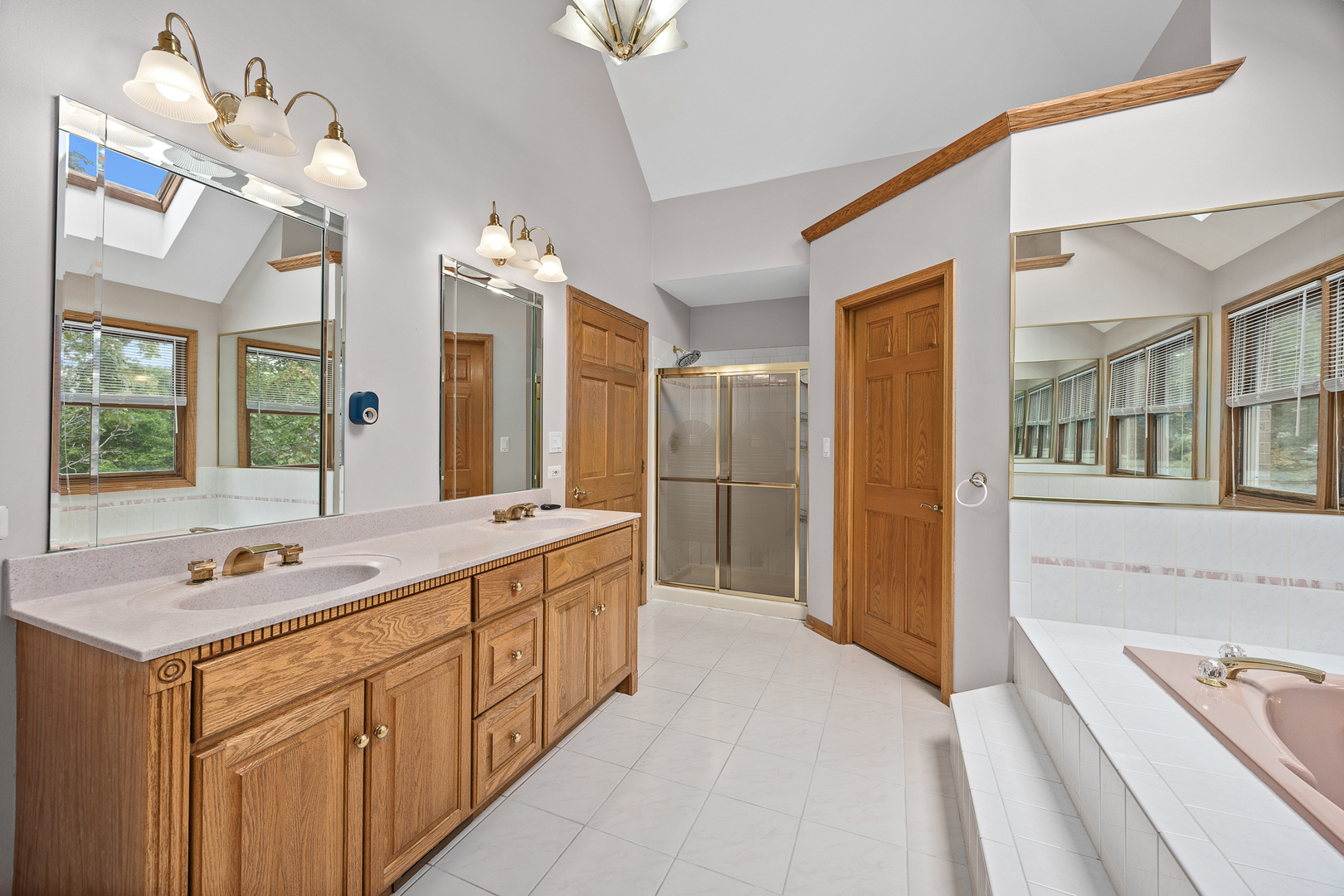 140 Founders Pointe S, Bloomingdale, IL 60108
