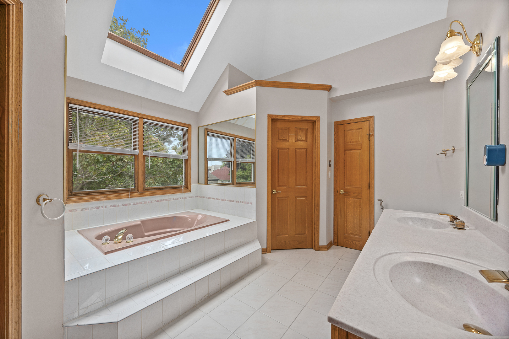 140 Founders Pointe S, Bloomingdale, IL 60108