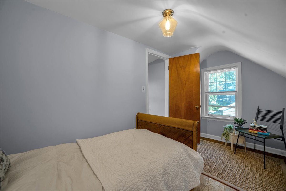 915 N Eagle Street, Naperville, IL 60563