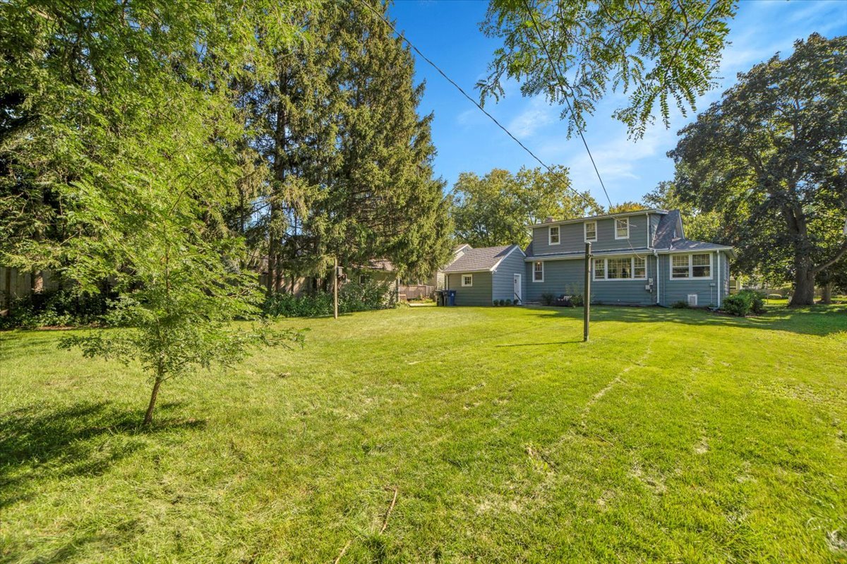 915 N Eagle Street, Naperville, IL 60563